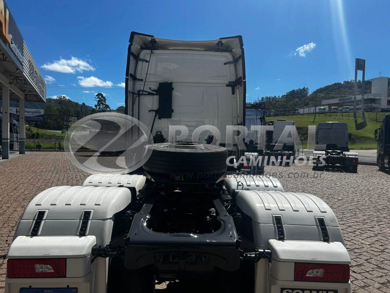 0C66 – SCANIA/R450 6X2 COM GELADEIRA