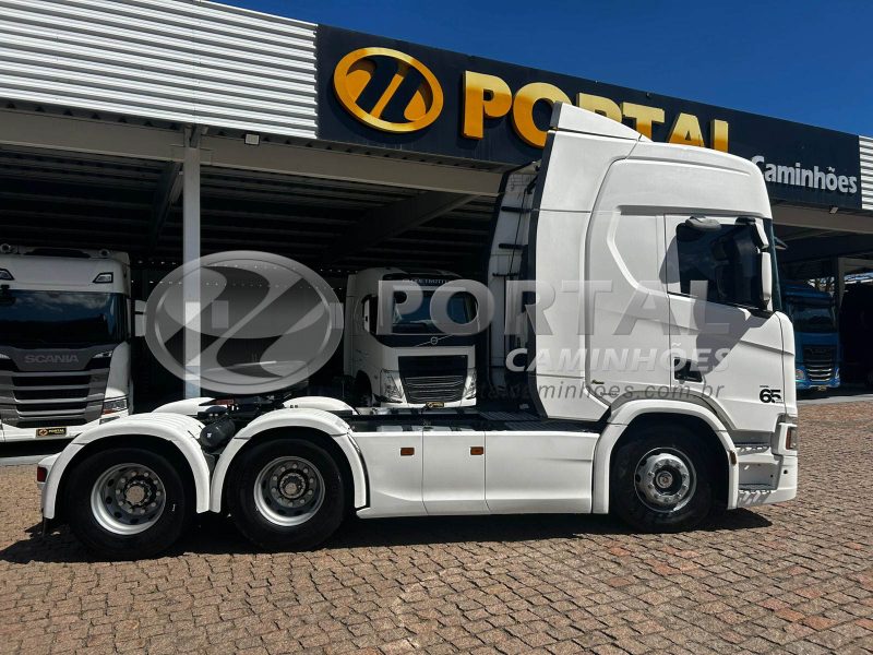 0C66 – SCANIA/R450 6X2 COM GELADEIRA